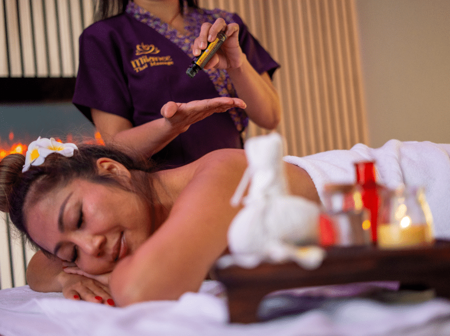 Entspannende Thai Massage bei Milanee Thaimassage in Nürnberg mit warmem Öl und ruhiger Atmosphäre.