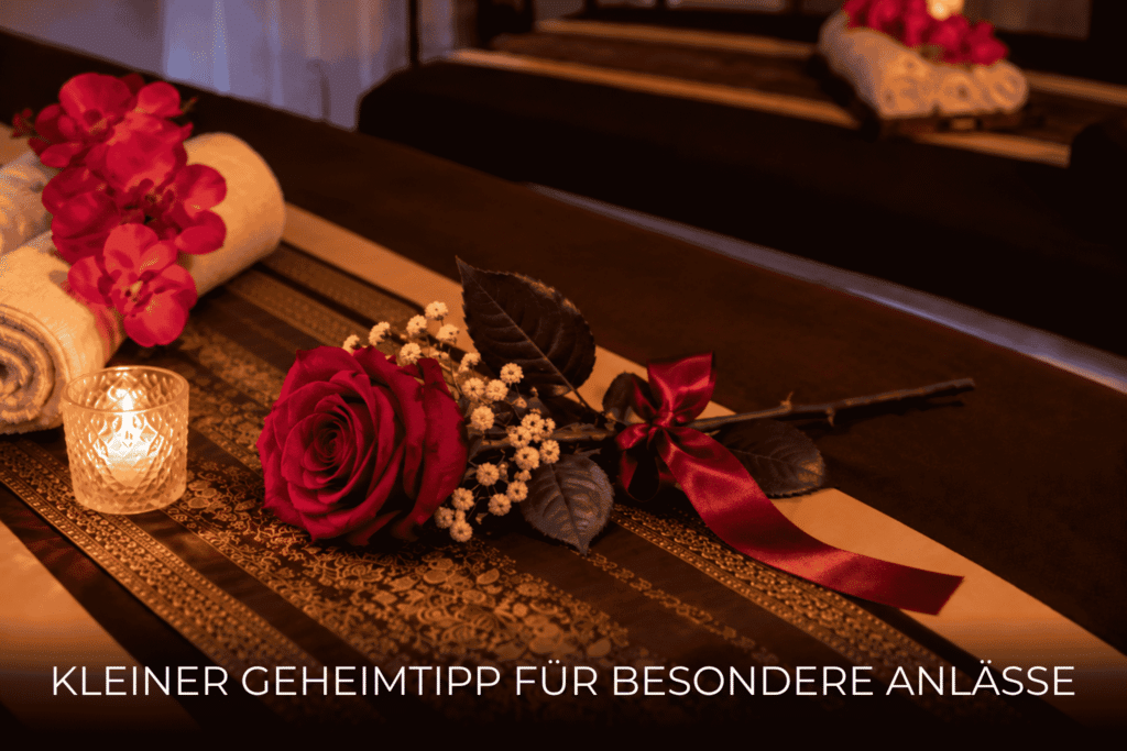 Rote Rose mit Schleierkraut und Schleife als kleine Aufmerksamkeit bei Milanee Thaimassage in Nürnberg.